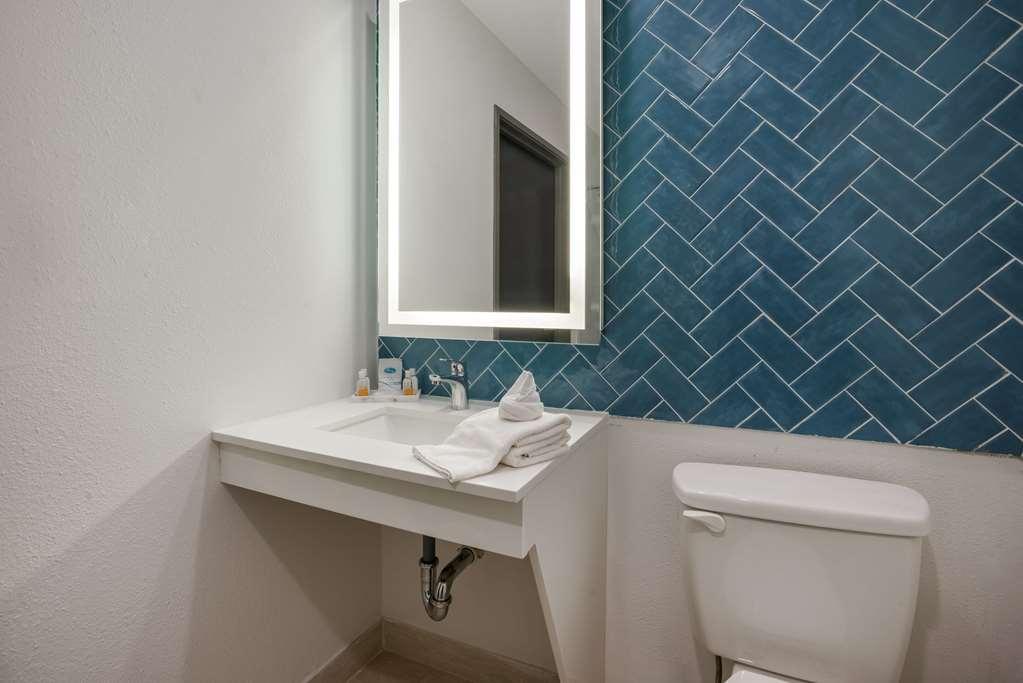 Quality Suites Lake Charles Downtown Exterior photo