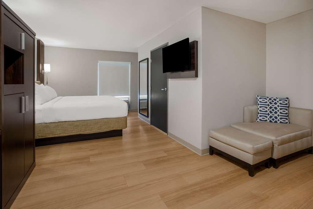 Quality Suites Lake Charles Downtown Exterior photo