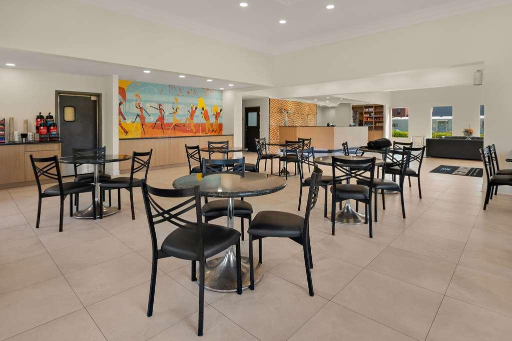 Quality Suites Lake Charles Downtown Restaurant photo